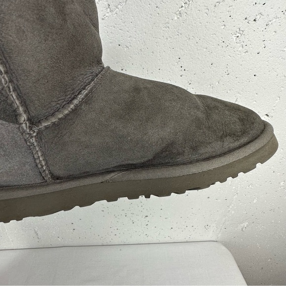 UGG Size 6 Bailey Button Gray Suede Shearling Boots - Picture 13 of 17